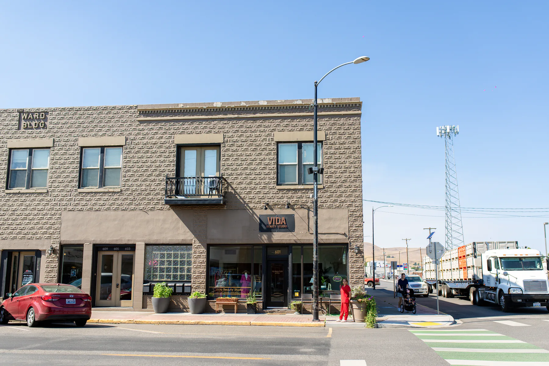 Exterior of the building where Rio PMU Studio welcomes clients in Prosser, Washington